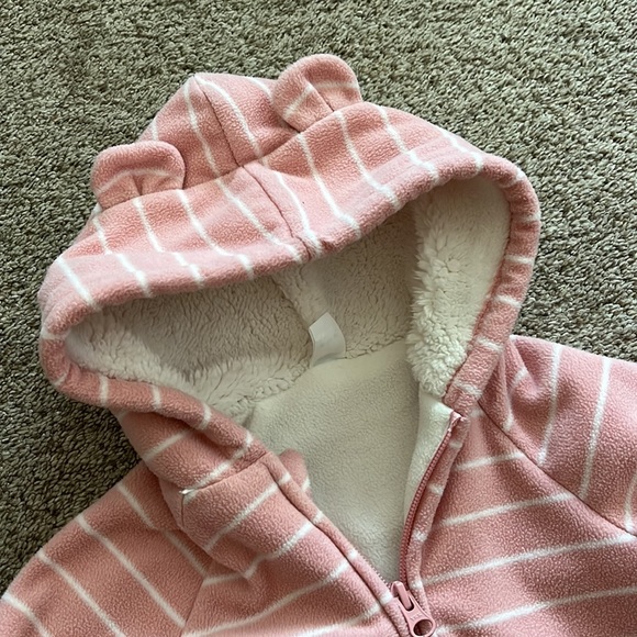 Old Navy Baby Girl Hooded Fleece Zip Up Winter Suit - 19-24 months - Picture 2 of 4